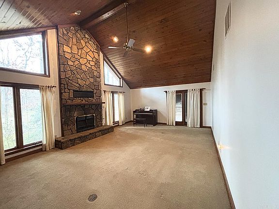 4th image of 120 Emerson Pl