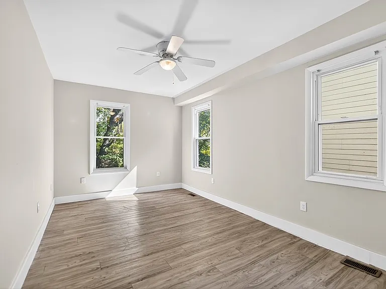 516 Carolyn Ave — Photo 21