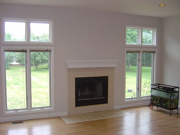 3rd image of 2418 Farmington Dr W