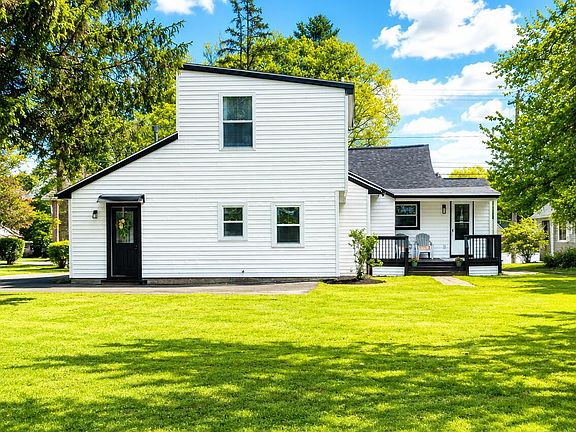 3rd image of 905 Balltown Road
