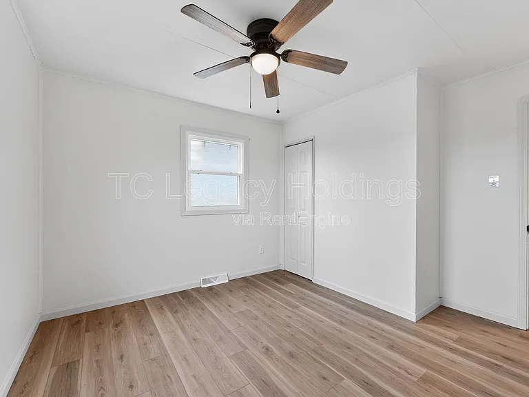 1533 Hoffman Ave — Photo 17