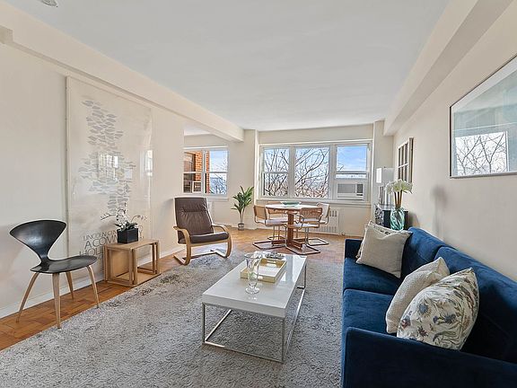 2nd image of 11 Riverside Dr APT 6HW