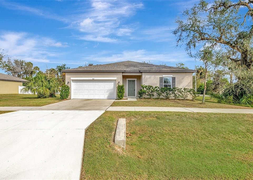 1st image of 807 Garden Oaks Sq