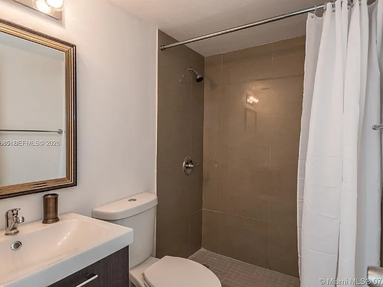 7545 E Treasure Dr #2H — Photo 18