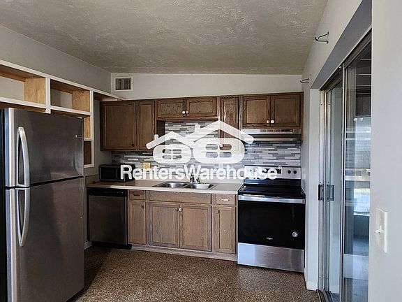 4th image of 35 Jackson Ct