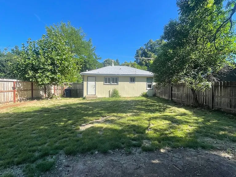 3181 & 3183 Pioneer Ln — Photo 10