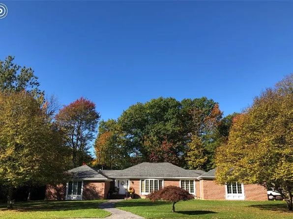 1 Wisteria Ln, Auburn, NY 13021