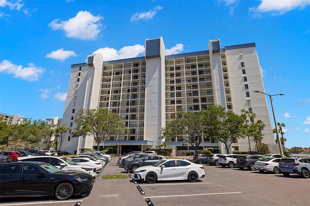 2 bed, 2.0 bath, 1430 sqft, $3,600 — Photo 2