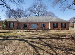 8815 Woodfox Dr, Saint Louis, MO 63127
