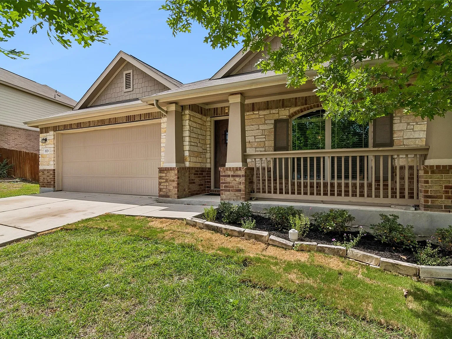 3 bed, 2.0 bath, 1552 sqft, $1,800 — Photo 2