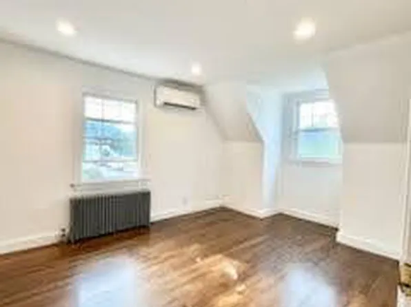 41 Saybrook St, Brighton, MA 02135