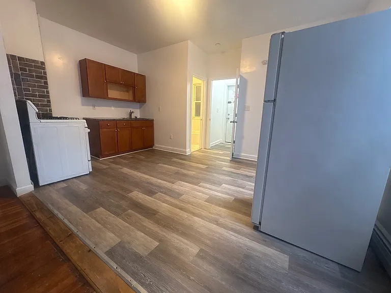 82 Rowe Ave #2S — Photo 3