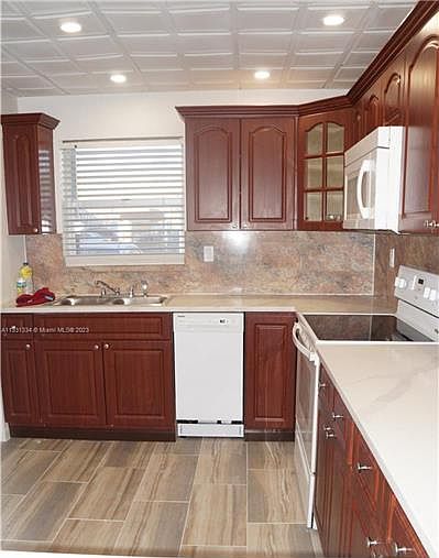 1st image of 1400 NE 55th St APT 102