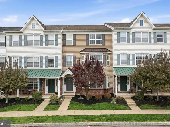 2026 Berkeley Dr, Pennsburg, PA 18073