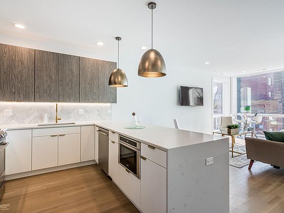 5th image of 2423 W Fullerton Ave #2F