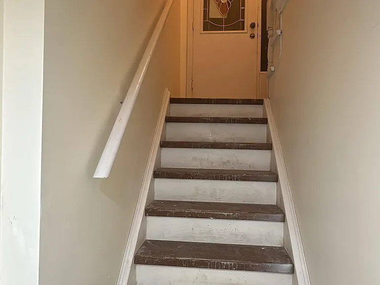 31 Haslemere Ave #BASEMENT — Photo 11