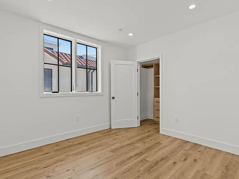 6071 70th Ave #1 — Photo 3