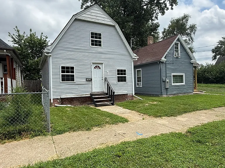 1820 S Livingston St — Photo 1