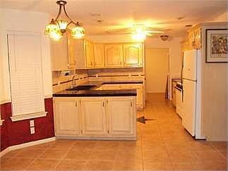 4th image of 3815 Creekview Dr