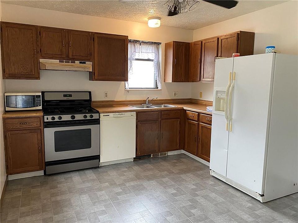 720 Water St Conneaut Lake, PA, 16316 Apartments for Rent Zillow
