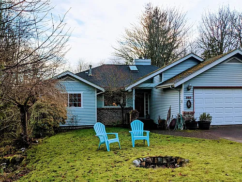 350 SW Mount Baker Dr Photo 1
