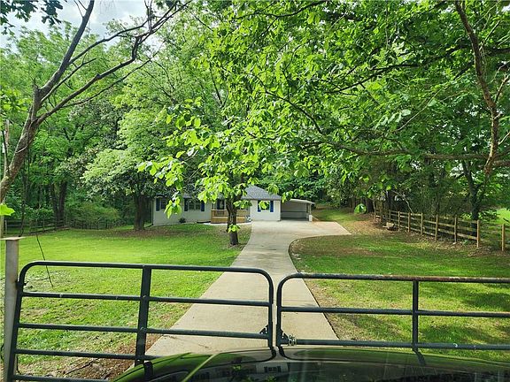 2nd image of 718 Springlake Rd