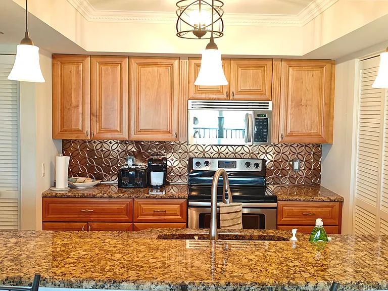 233 NE Edgewater Dr #203 — Photo 10