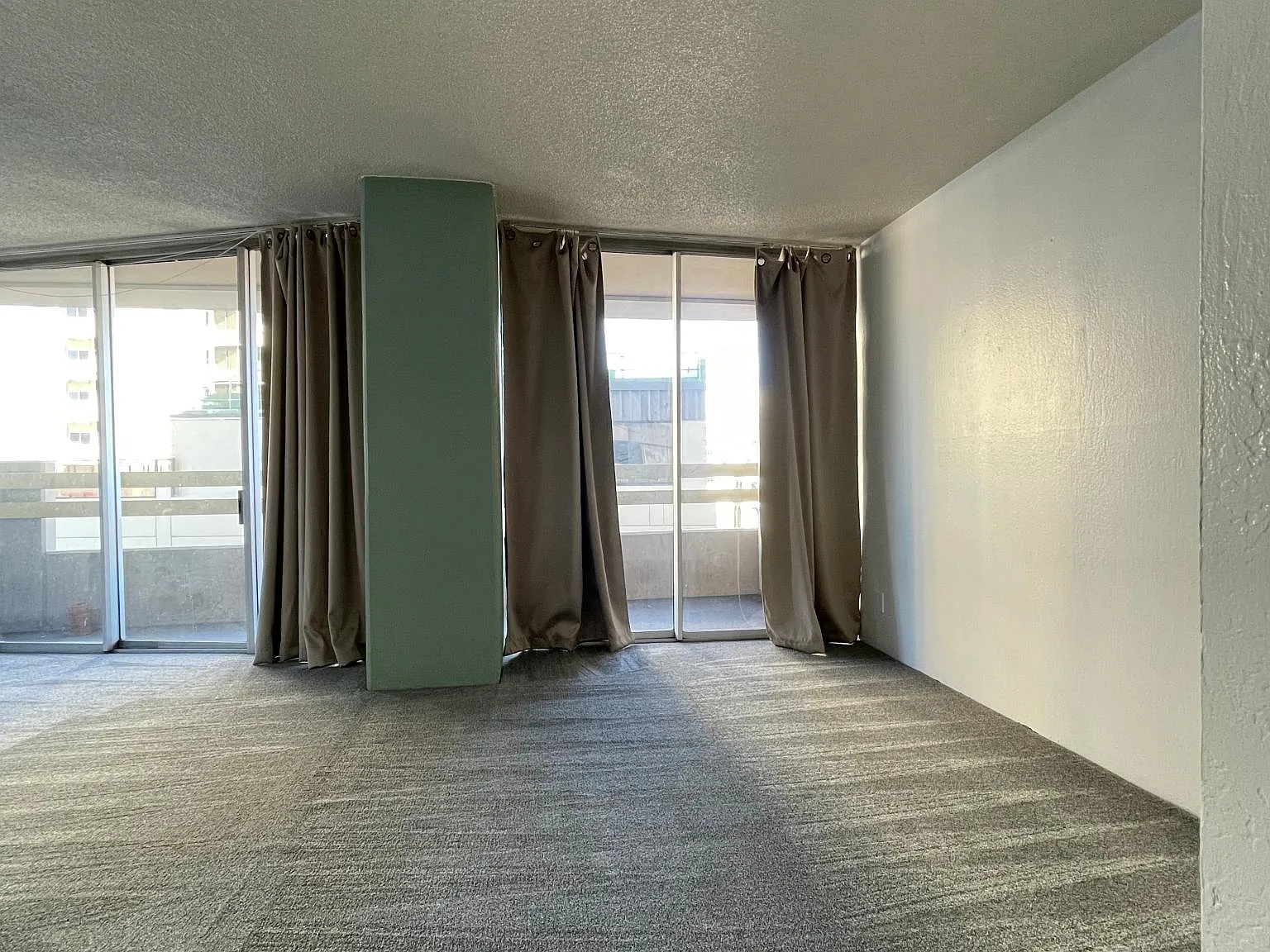 Studio, 425 sqft, $1,300 — Photo 3