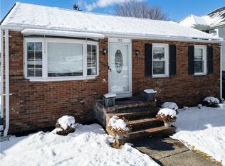 727 Mendon Rd, Woonsocket, RI 02895