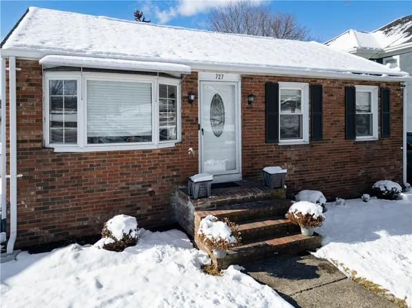 727 Mendon Rd, Woonsocket, RI 02895