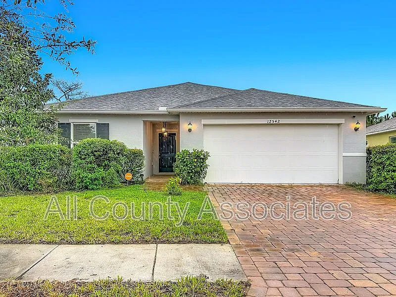 4 bed, 2.0 bath, 1696 sqft, $2,195 — Photo 2