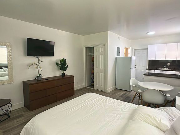 2nd image of 421 Sunset Dr #11420510