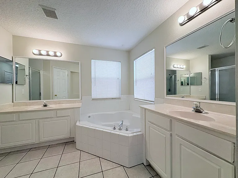 4616 Riverton Dr — Photo 17