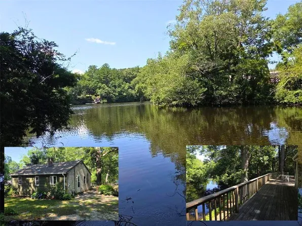 31 Lakeside Dr, Hope Valley, RI 02832