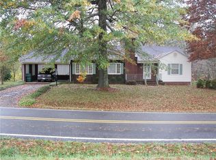 2471 Wards Gap Rd, Mount Airy, NC 27030
