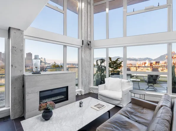 289 Alexander St #624, Vancouver, BC V6A 4H6