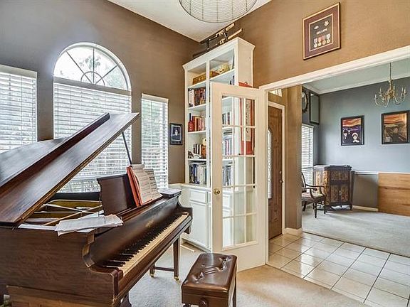 5th image of 1208 Taylor Ln