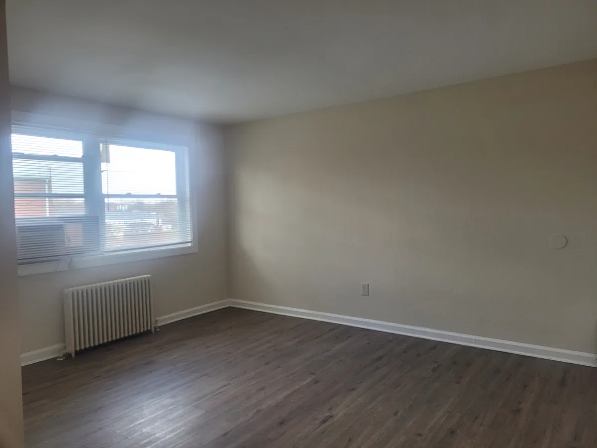 Large living room with natural light. - 4909 Ayers Pl SE #302