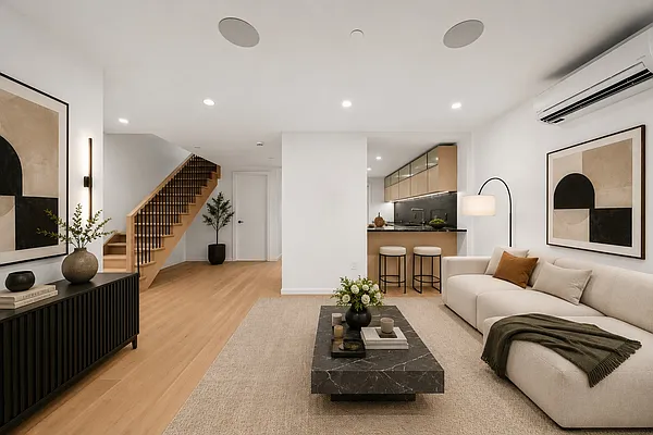 Living room, photo 1