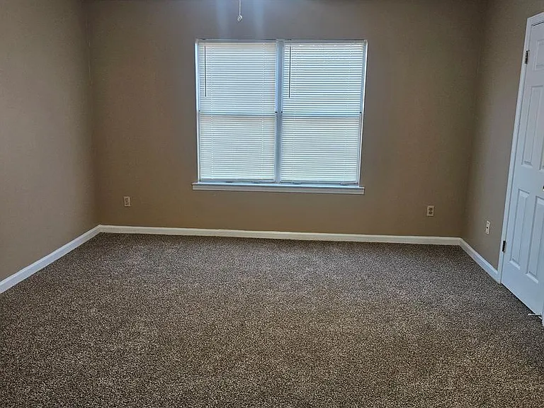 725 Walnut Woods Cv N — Photo 13