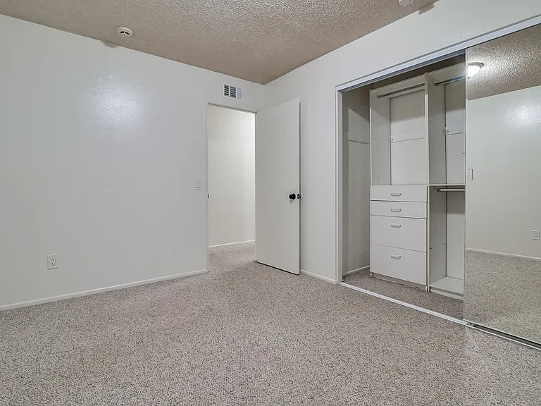 929 Darlene Ct — Photo 37