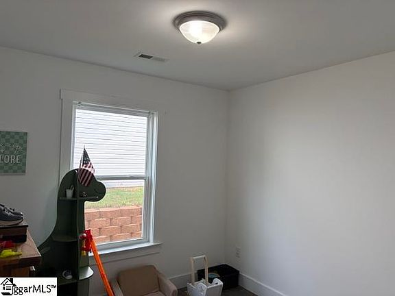 2nd image of 121 Sunrise Rd