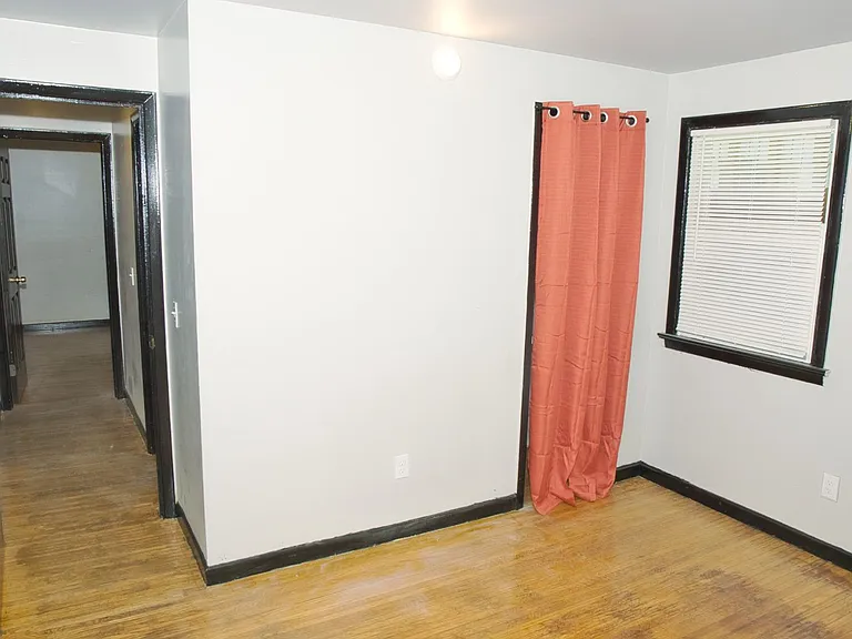 25 Lang St — Photo 11