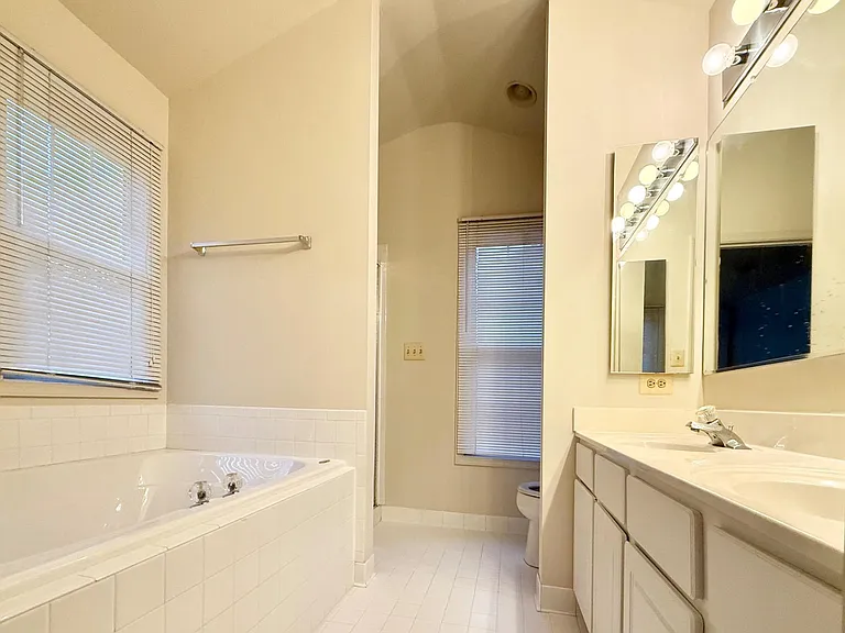 552 Winding Rose Dr — Photo 16