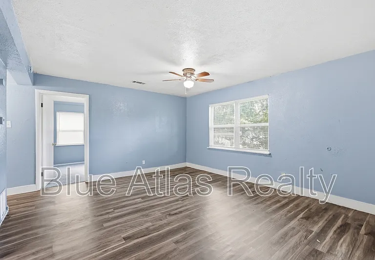 2215 Riverview Dr #B — Photo 8