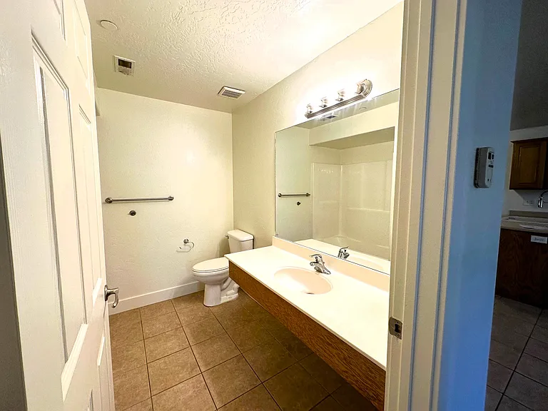 580 S Center St #14 — Photo 11