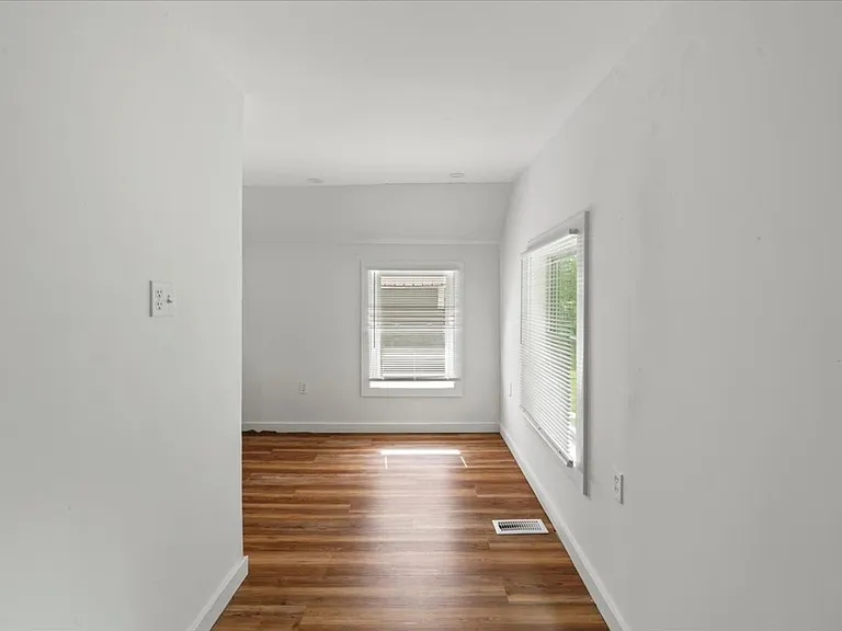 1138 W 36th St — Photo 11