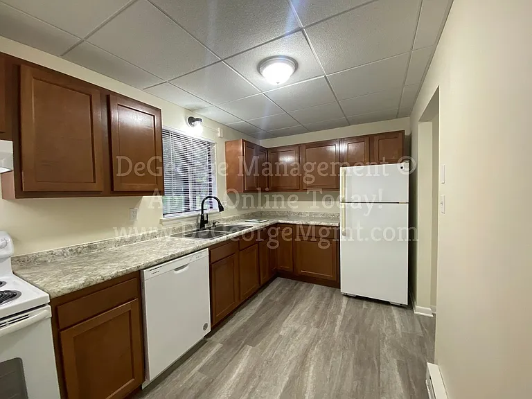 Parkway Apartments — Photo 8
