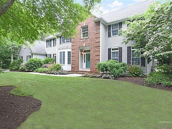 3rd image of 126 Finch Ln N