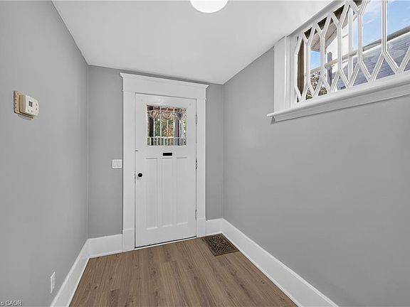 5th image of 117 William St